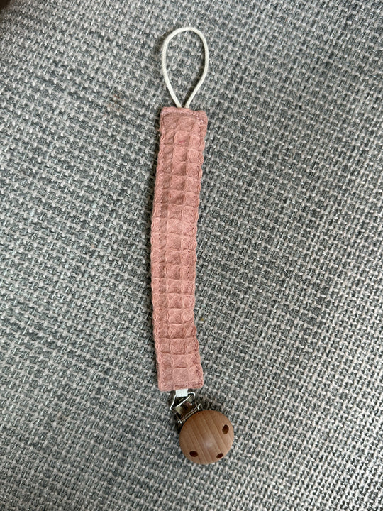 PORTA CHUPONES ROSA EN TELA