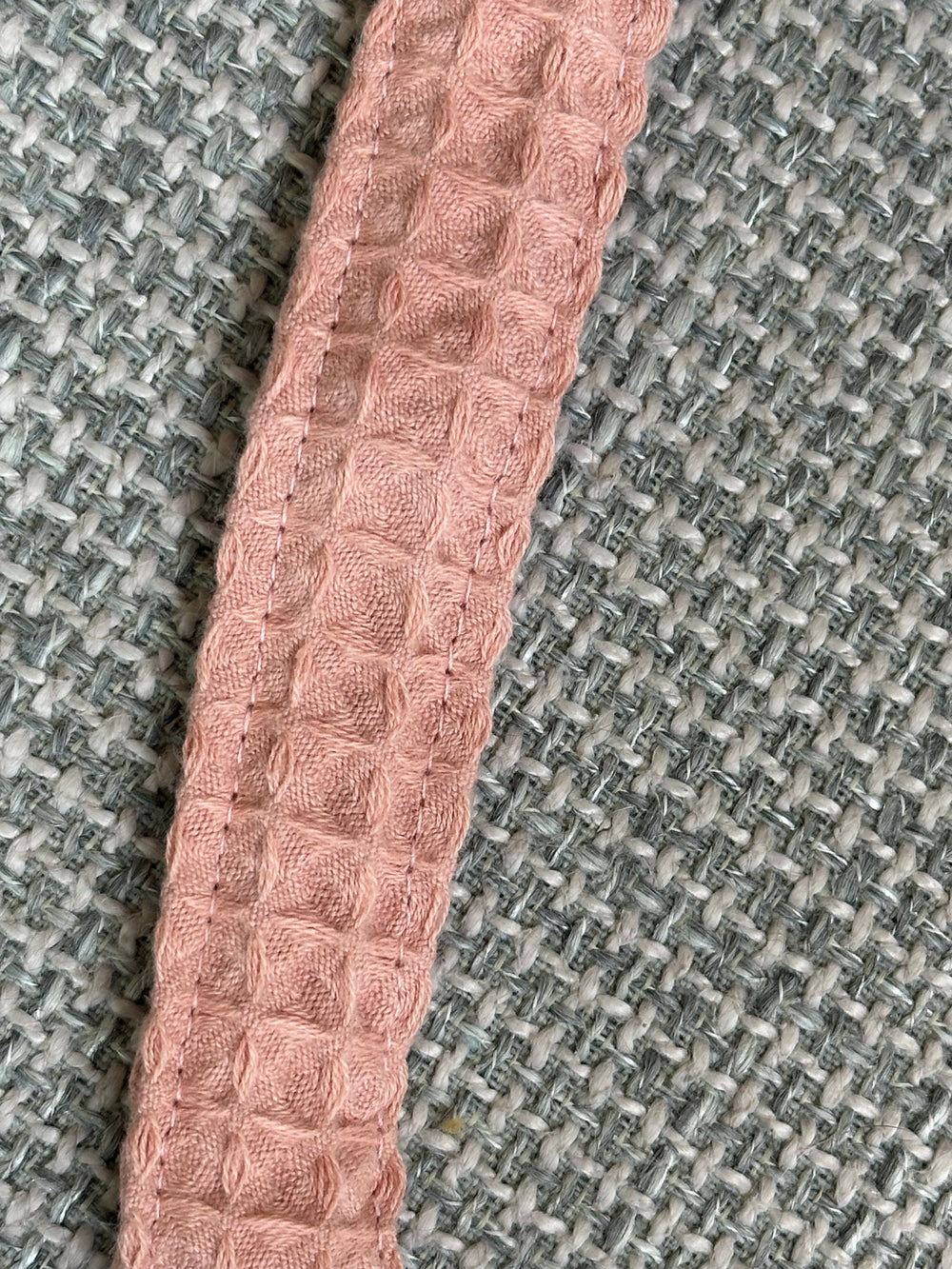 PORTA CHUPONES ROSA EN TELA