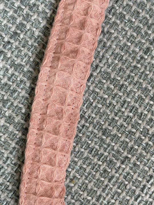 PORTA CHUPONES ROSA EN TELA