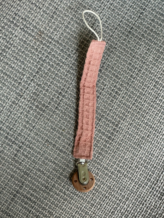 PORTA CHUPONES ROSA EN TELA